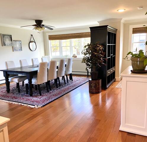 Beautiful and spacious home with early check in! gallery image 3