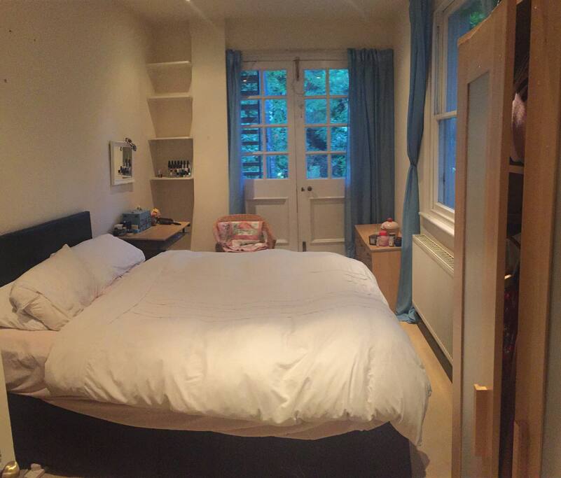 Private Double Bedroom with Garden Access