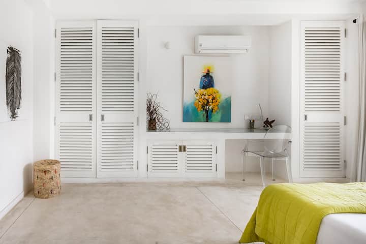 Spavaća soba blizu plaže ima bračni krevet (1,8x2)