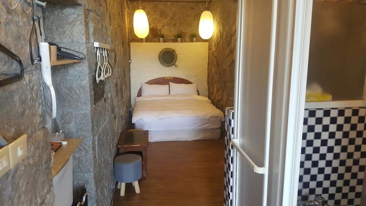 Walk Inn 3x3-Traditional Stone Room