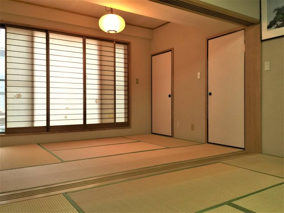 Spacious living room/寬敞的客廳
