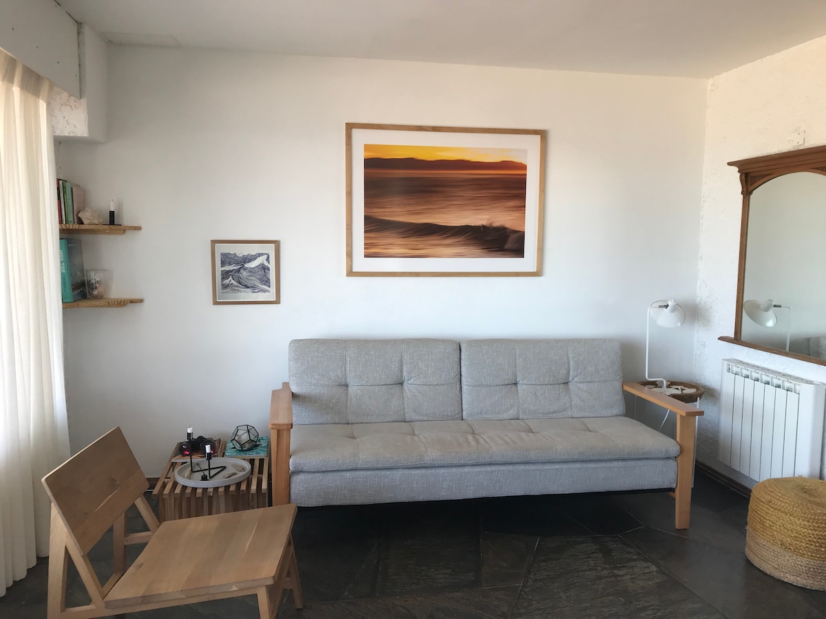 Top Airbnb: Comfortable apartment with ocean views. in Punta Del Este