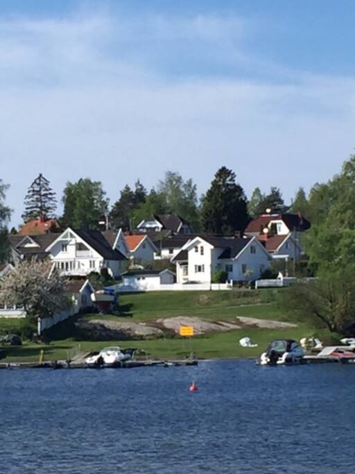 Huset sett fra vannet