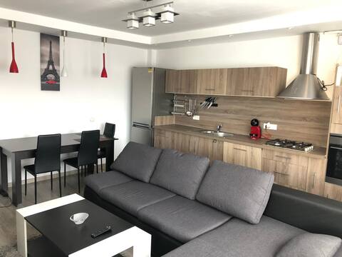 Drogon's shiny apartment