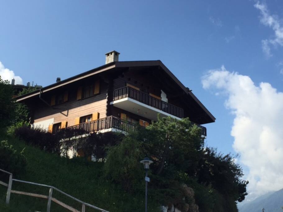 Grosser Eckbalkon mit Morgensonne...