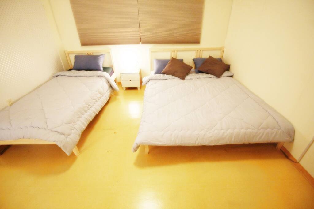 Queen bed and single bed room