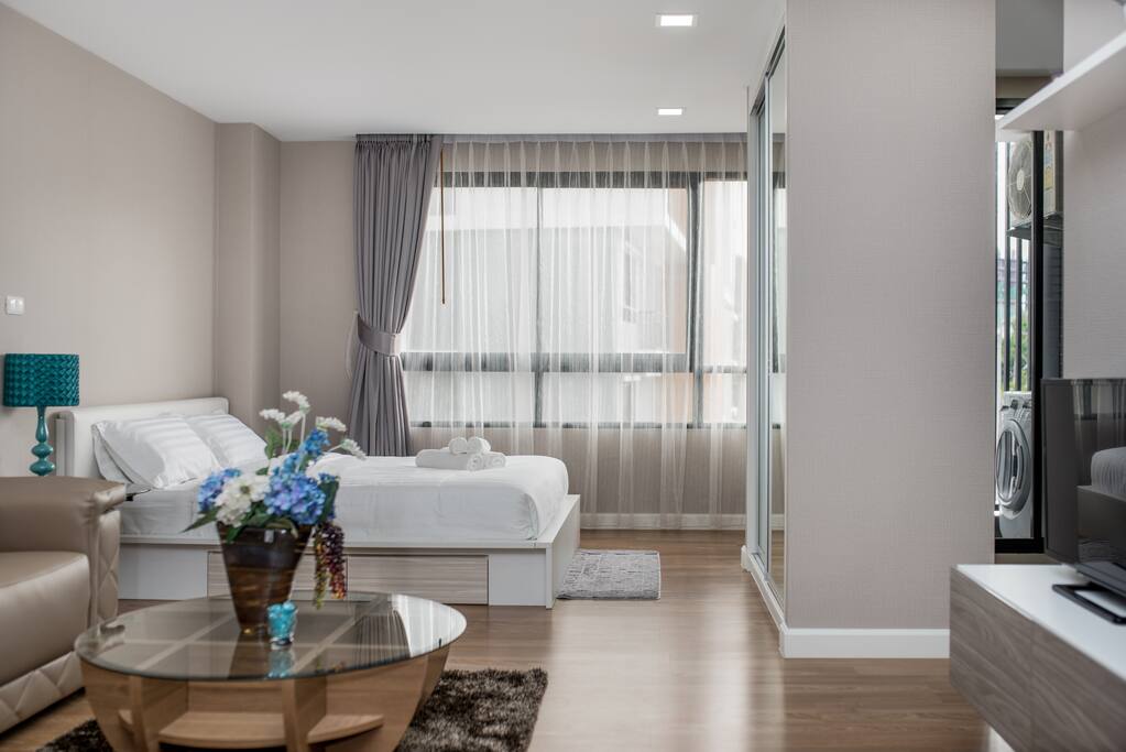 StStudio Type 33 Sqm.
Fully Service Condominium
Room Only 1300 baht
Room include Beakfast 1800 Bahtudio Type 33 Sqm.
Fully Service Condominium