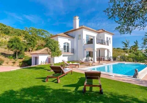 Villa LaTinaGolf & private pool & wifi & Golf