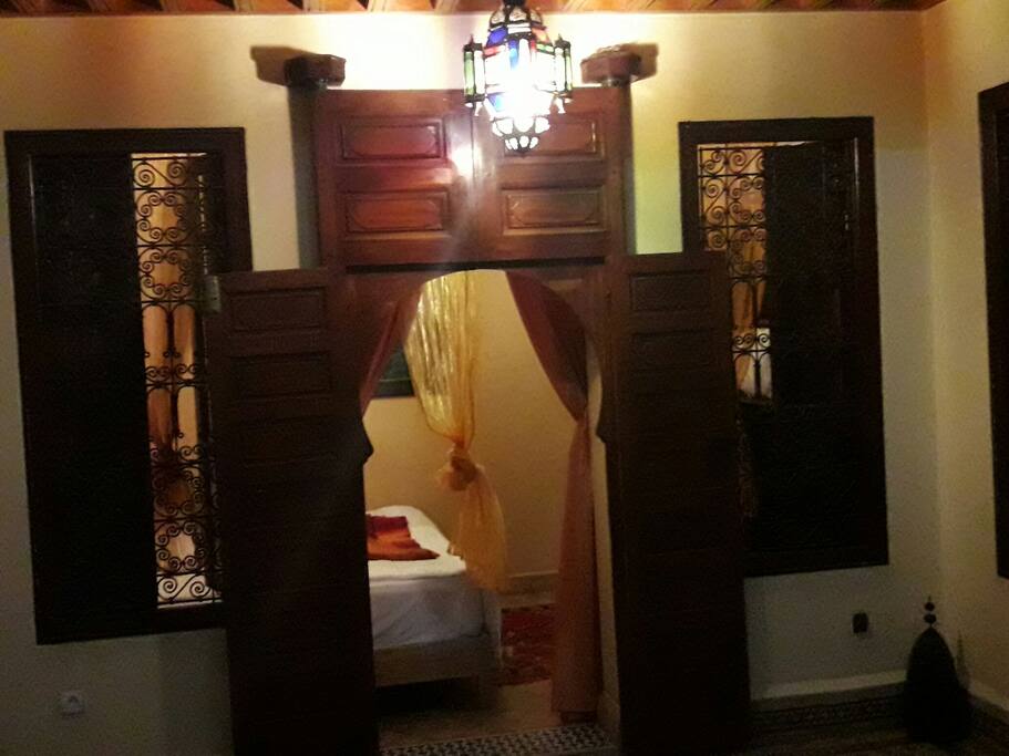 L'entrée de votre chambre donnant sur le patio.