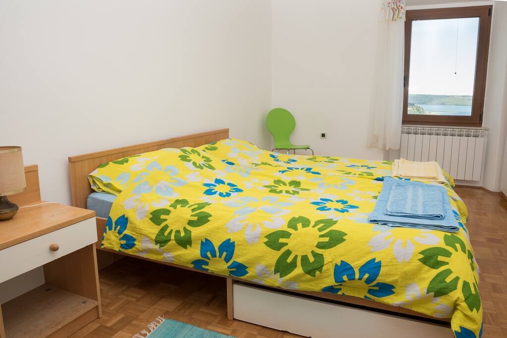 Bedroom with sea-view.