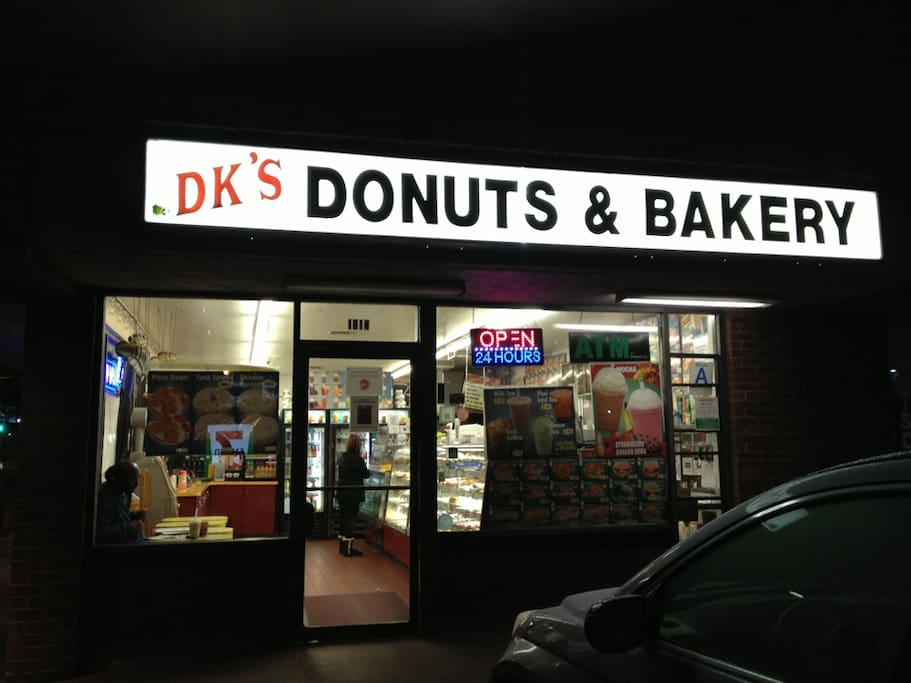 Photo de DK's Donuts & Bakery