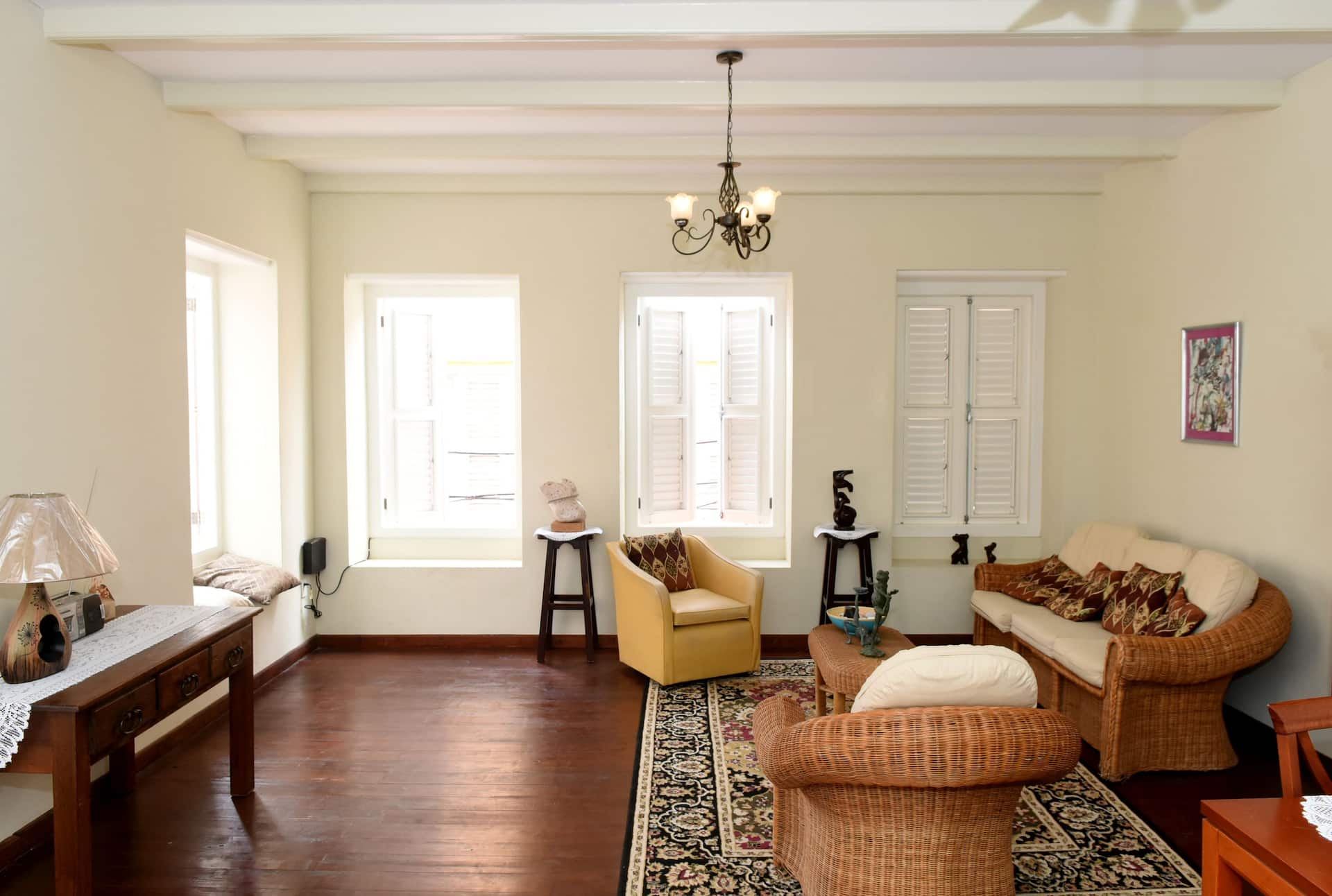 Spacious Private Monument Retreat