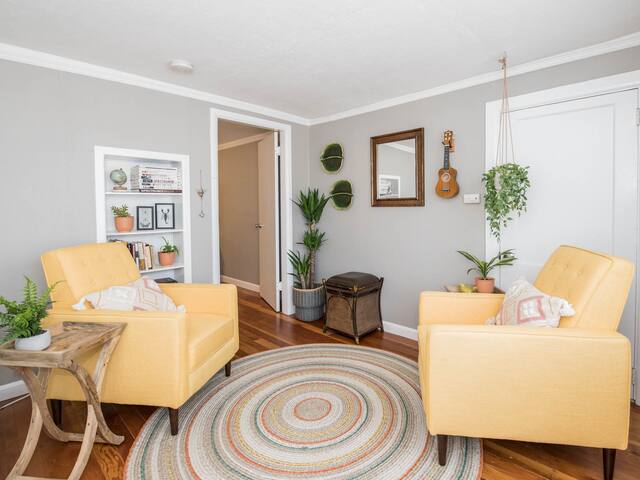 Fabulous 5 BDRM Craftsman-Best Location in PDX! gallery image 4