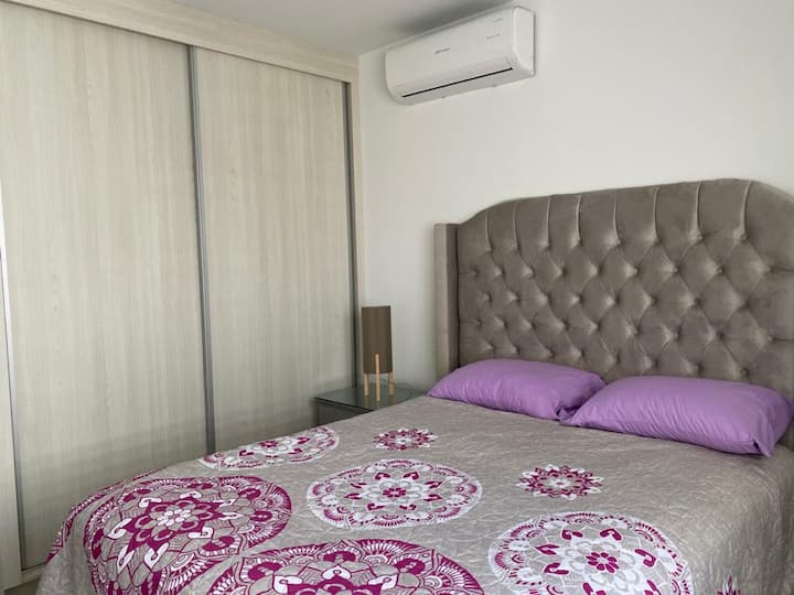 Recamara Principal标准双人床和卫生间！ ！