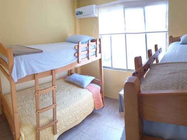 Habitación #3 dos camas literas/marineras de 110 centímetros de ancho.