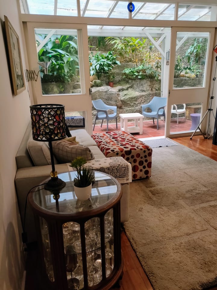 Leme/Copa, 2 bedrooms, terrace, 50m from the beach
