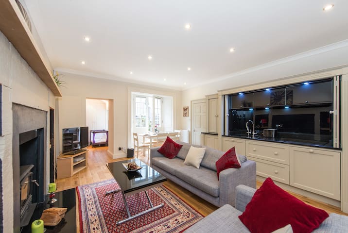 York Place, city centre, Apartment with Parking