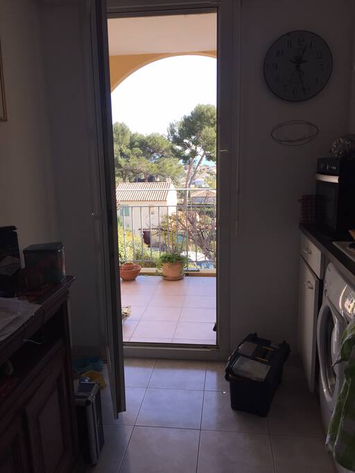 Cuisine avec accès à la terrasse