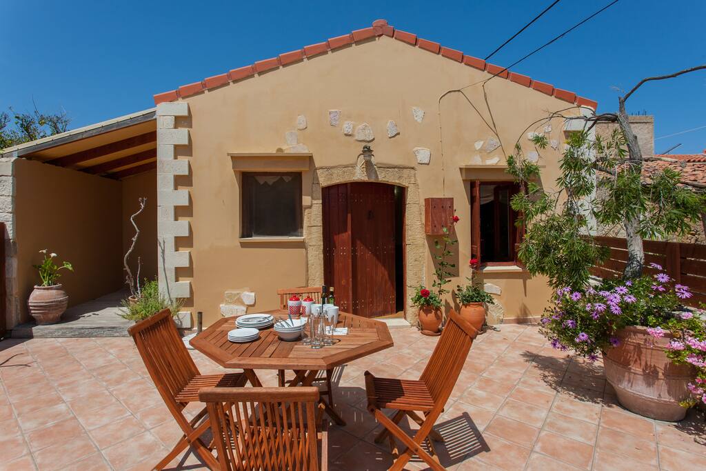 Outer View - Dining - Patio well Protected, ideal for Children