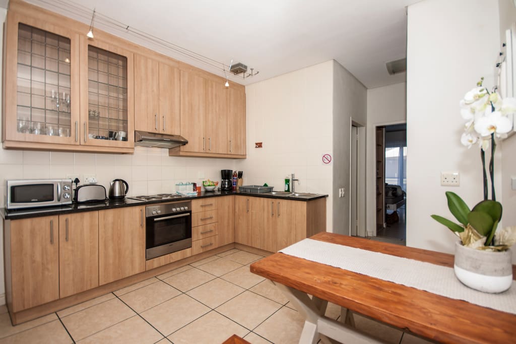 Fully equipped kitchen with dinning table