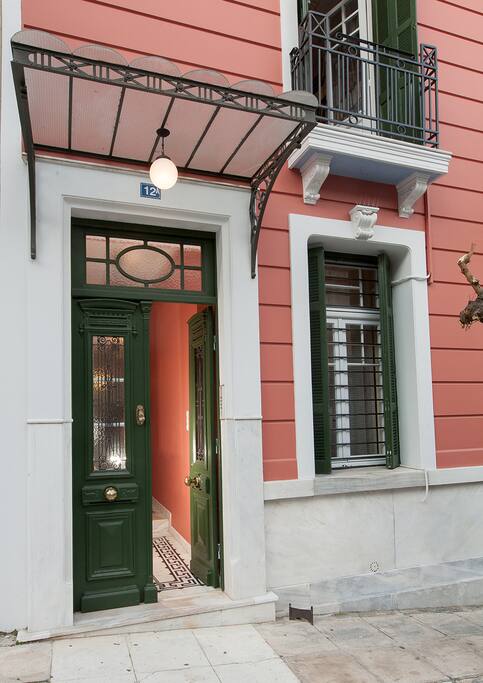 Guests' entrance to residence