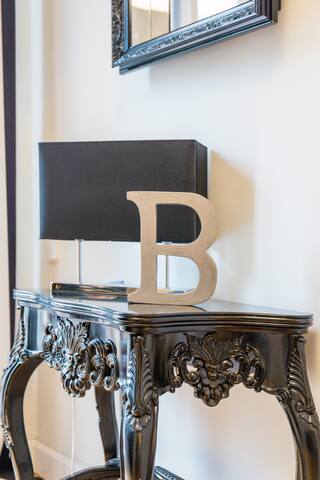 Villa Victoria Barcelona – Luxury Villa with Pool and Jacuzzi in Barcelona City gallery image 4