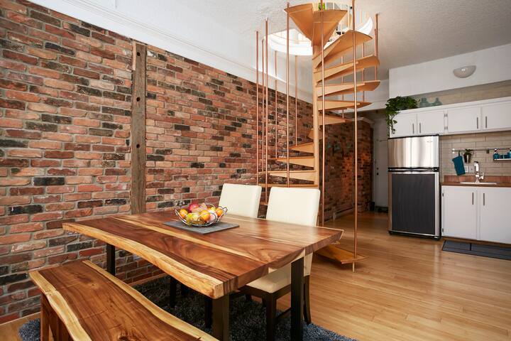 FREE PARKING+2 floors in the heart of Old Port MTL