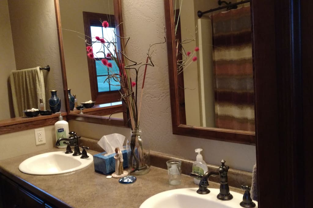 Master bath with dual sinks and full bath/shower