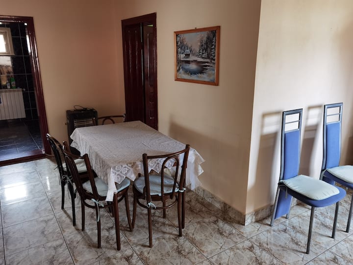 Casă Spațioasă La țAră Intr-un Loc Linistit - Negreni