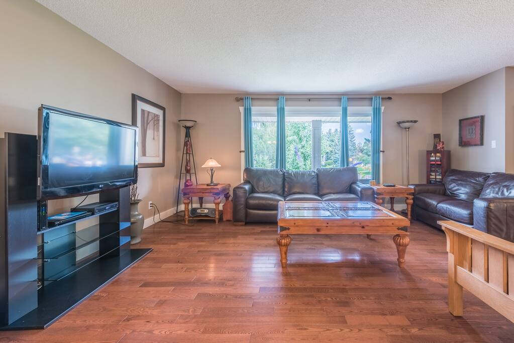 "Susan and Keith were very responsive to any communication. Would recommend this home to anyone." Review by John, February 2017