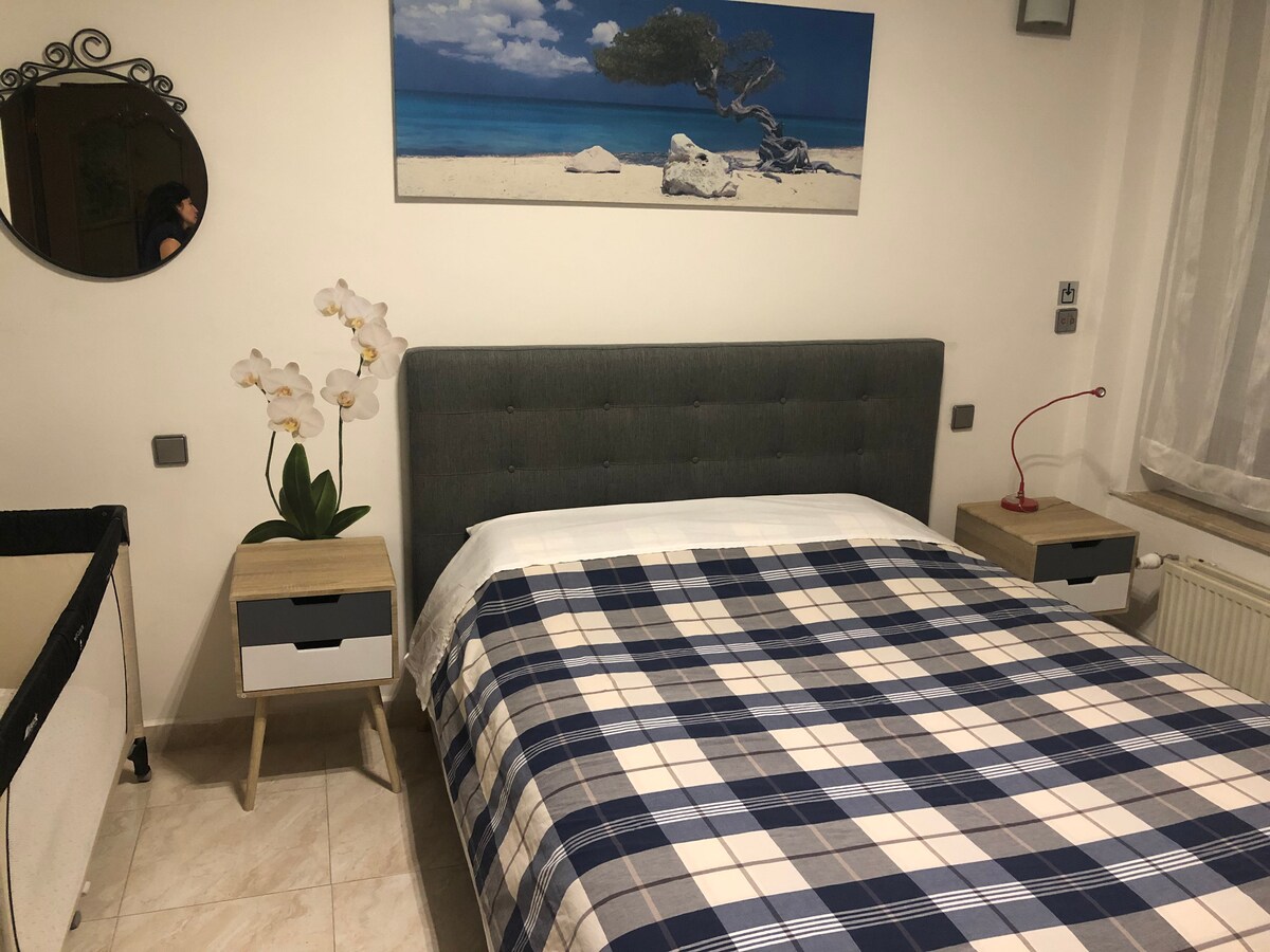 Slaapkamer  2
Bedden voor twee personen plus een babybedje