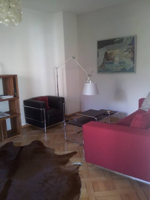 Bibliothek mit Bettsofa