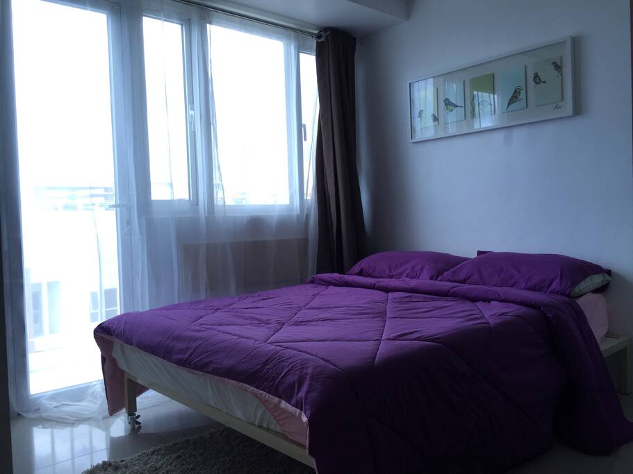 Bedroom with Full bed