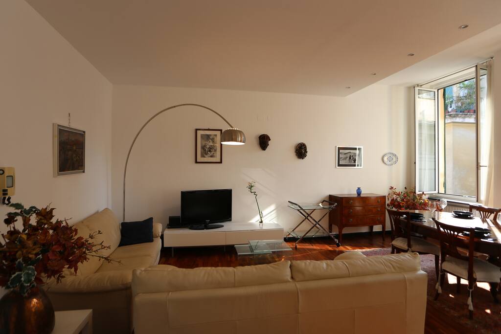 Living with dining table, lounge area and sofa bed