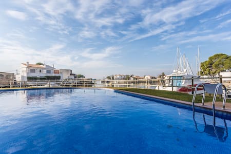 Piso de 2 habitaciones con piscina y cerca del mar