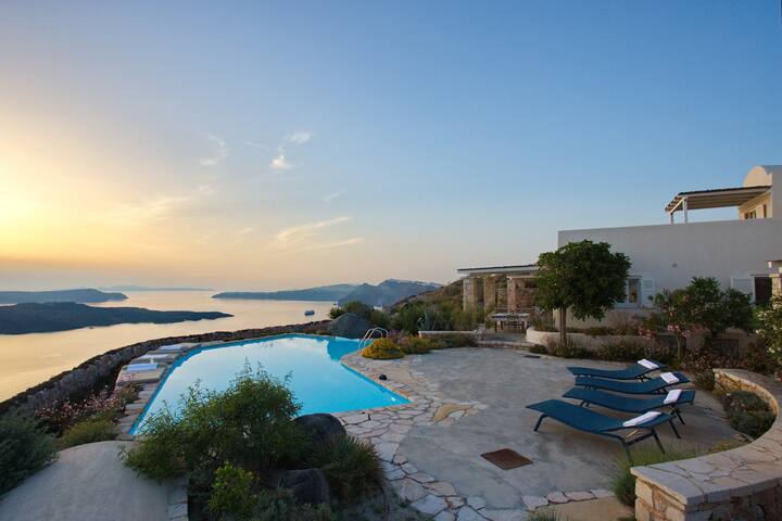 The Dome House Retreat – on the Caldera gallery image 4