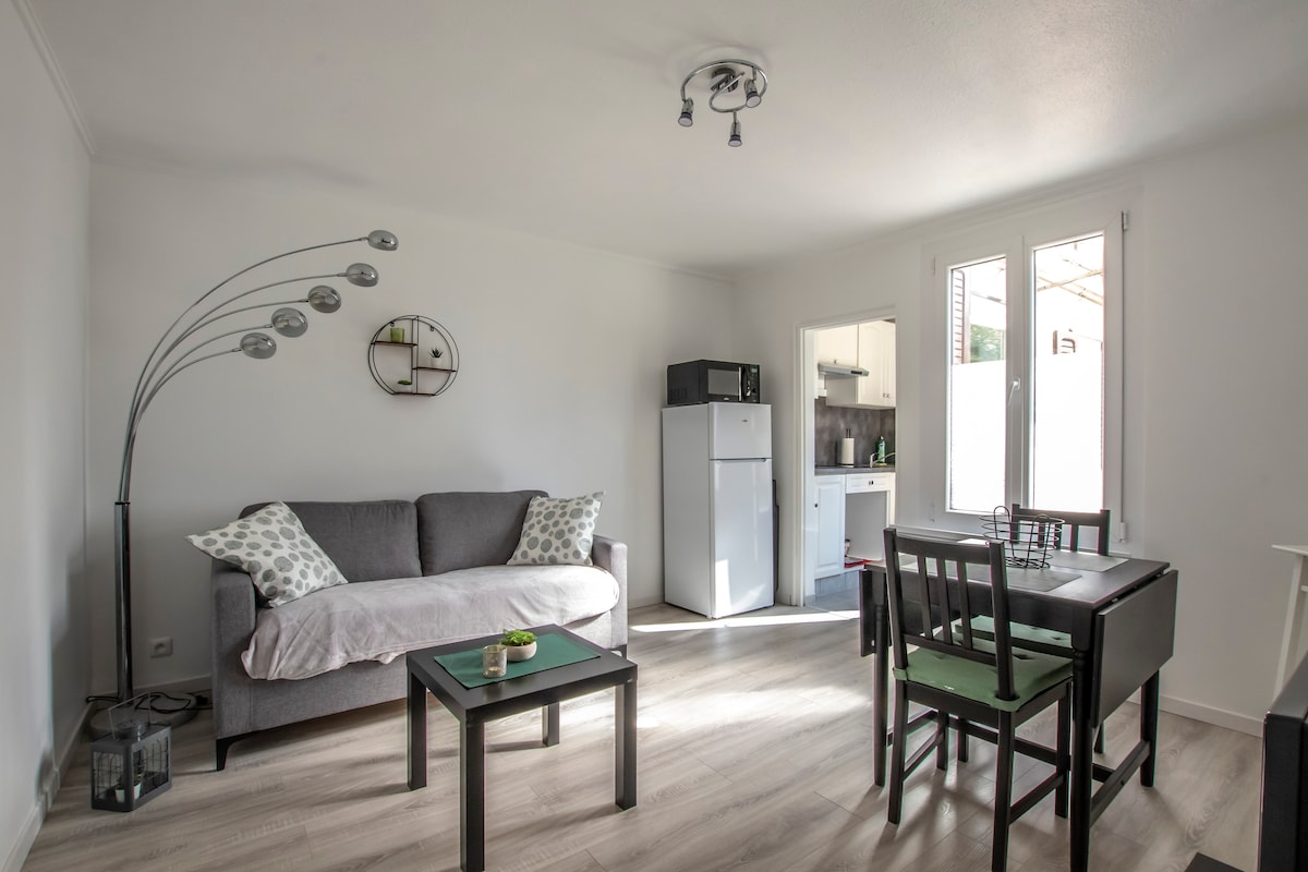 Propriété Airbnb réussie: Au Petit Bonheur – Canal port with bike reception à Faubourg Raines