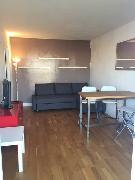 Salon et couchage cosy équipés à neuf