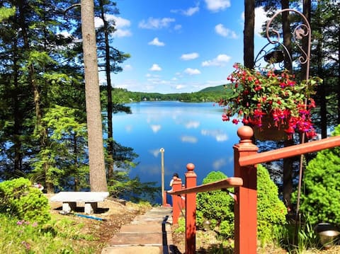 INCREDIBLE LAKEFRONT 6 bed 3baths swim fish boat.