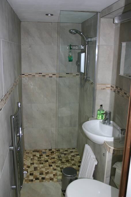 En suite wet room