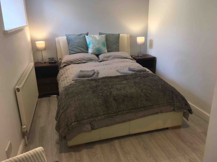 Dormitorio doble con TV