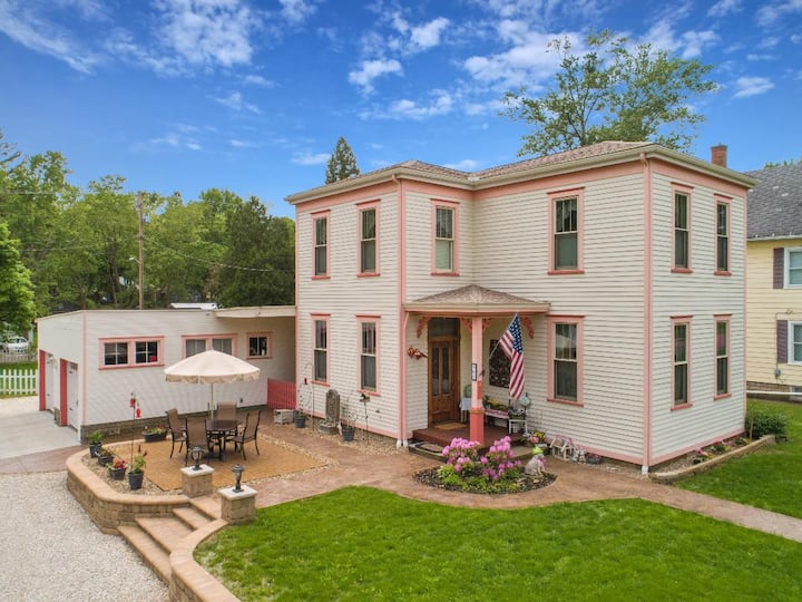 Tandem Trails Guestroom Charming Century home Houses for Rent in