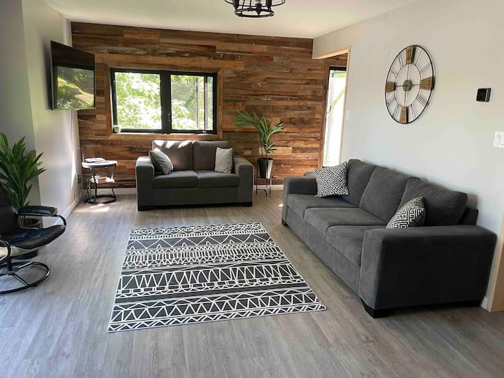 Top 8 Airbnb Vacation Rentals In Pointe au Baril, Canada Updated 2024