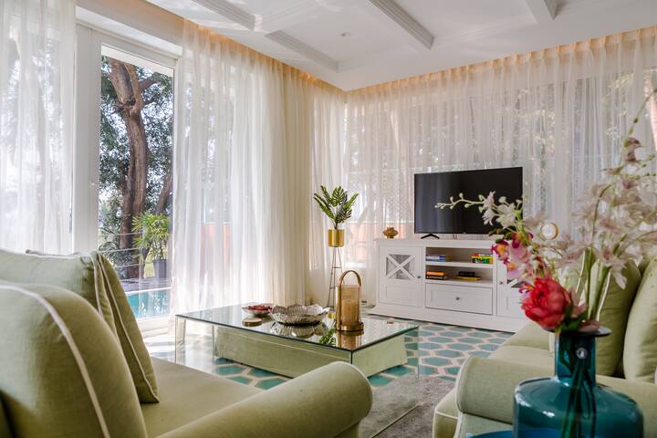 Villa La Dolce Vita | Private Infinity Pool | Terrace Deck | Field Views | Fully Serviced