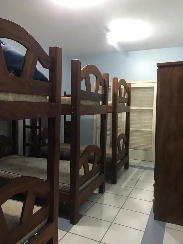 Საძინებელი 4

3 ორსართულიანი საწოლი 