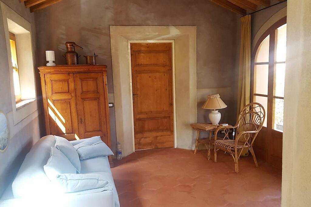 Soggiorno con divanoletto