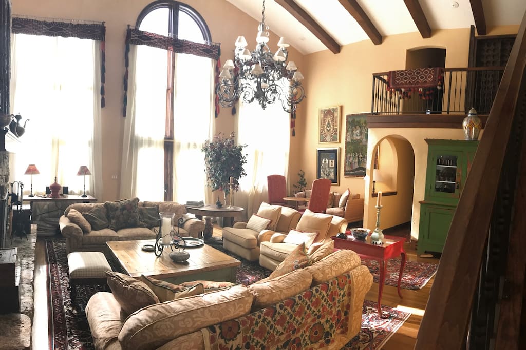 Large windows! Nice bright Living room.