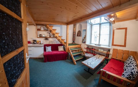 Cozy Rustic Apartment in Old Town