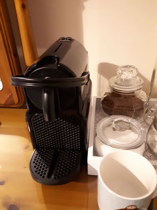 Nespresso machine and tea tray