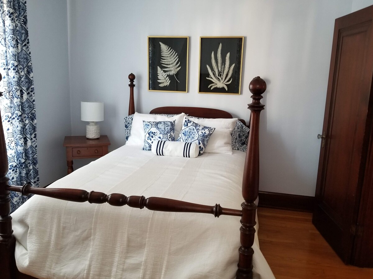 Bedroom 1 - Full Bed